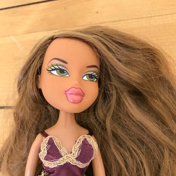 Bratz Fianna Doll Funk Out Clothing Outfit Redressed Sandal Feet - Picture 5 of 6